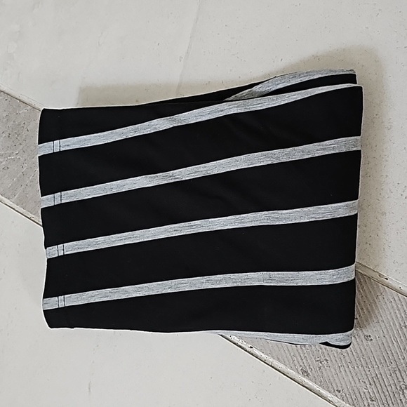 Itzy Ritzy Nursing Happens - Infinity Breastfeeding Scarf - Black & Gray Stripe - Picture 2 of 4